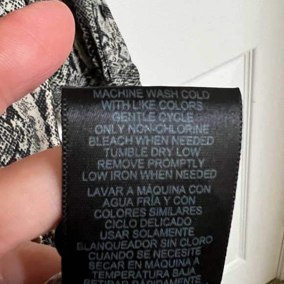 Norma Kamali Python Snake Print, Gray & Black Button Front Shirt Dress. XXL. - Picture 10 of 11